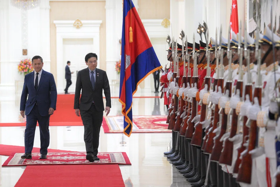 Singapore Prime Minister Lawrence Wong (right) is on a one-day trip to Phnom Penh at the invitation of his Cambodian counterpart Hun Manet (left). 