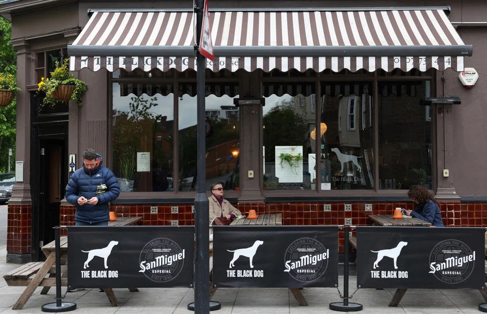 Fans largely believe it is about her former British boyfriend Joe Alwyn. 