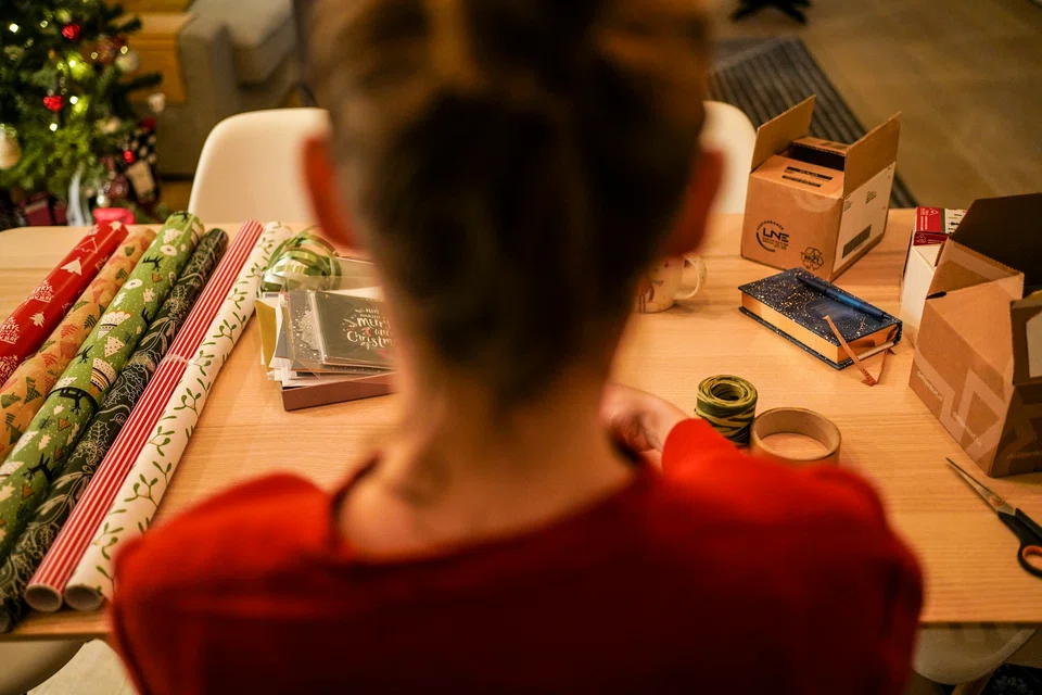 A 1984 study by sociologist Theodore Caplow found that many a wife was responsible for buying the gifts not only for her parents, siblings, nieces and nephews, but for those of her husband, too.