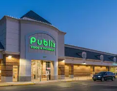 Publix, a grocery-anchored tenant at UHReit's Colonial Square property in Richmond, Virginia. UHReit completed its inaugural acquisitions of Colonial Square on Nov 12, 2021 and Penrose Plaza on Nov 24, 2021, with both acquisitions contributing positively to Q1 2022 distributable income. 