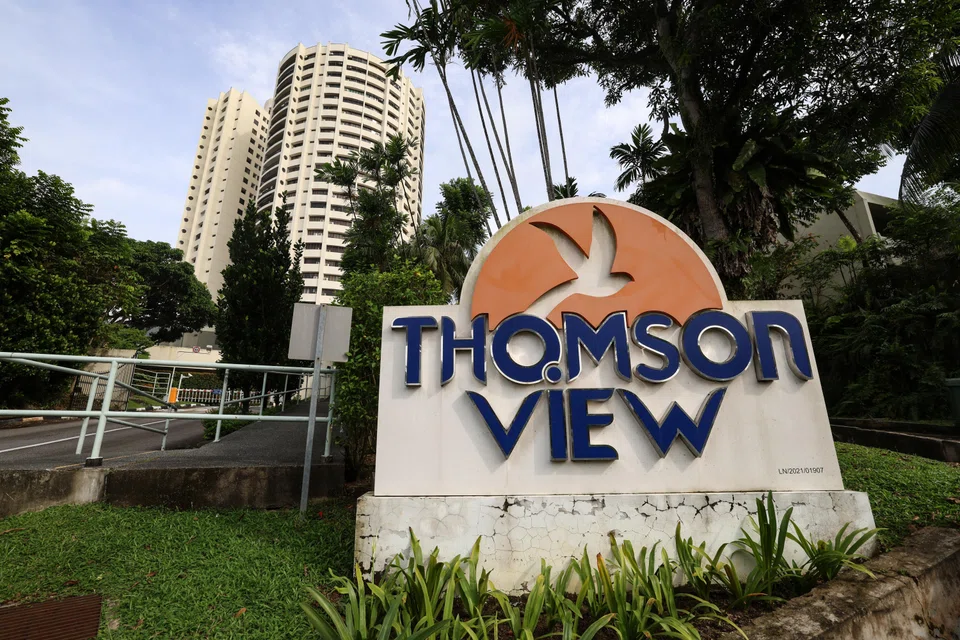 Thomson View, a 99-year leasehold development, comprises  200 apartments, 54 townhouses and a shop unit on a 5-hectare site.