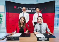 Witnessing the MOU signing were Piyush Gupta (back row, left), CEO of DBS and Loh Chin Hua, CEO of Keppel. Signing the MOU were Tan Su Shan (front row, left), group institutional banking, DBS, and Louis Lim, CEO, real estate division, Keppel.