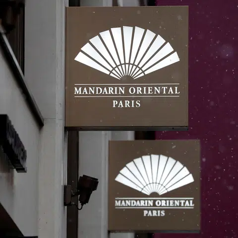 Mandarin Oriental shareholders back privatisation bid