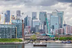 HSBC recently announced that it will relocate its Canary Wharf headquarters to the City of London. Among the other major employers that are planning to leave are law firm Clifford Chance and fintech giant Revolut.