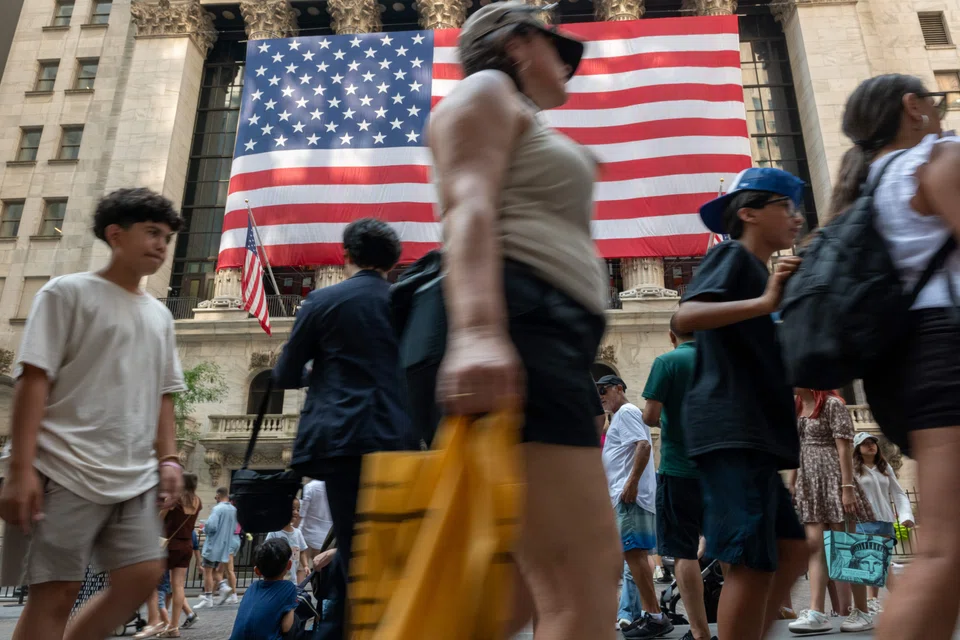 The employment cost index (ECI), increased 0.9 per cent last quarter after rising by an unrevised 1.2 per cent in the first quarter