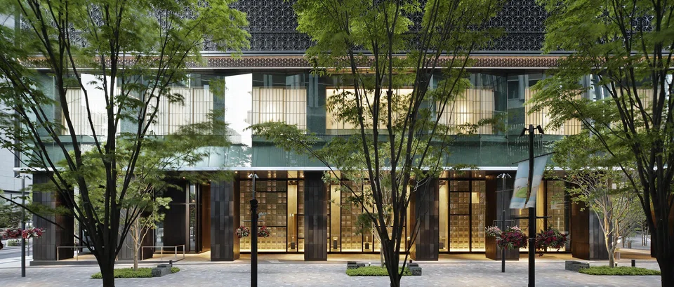 Hoshinoya Tokyo looks every inch an artistic “modern ryokan” with its lattice facade, tatami floors and shoji screens.