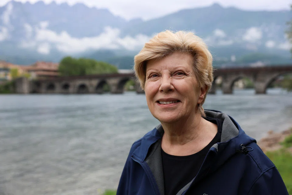 Geologist and Renaissance Art historian Ann Pizzorusso suggests that the scenery could be the setting for the Mona Lisa by Leonardo Da Vinci. 