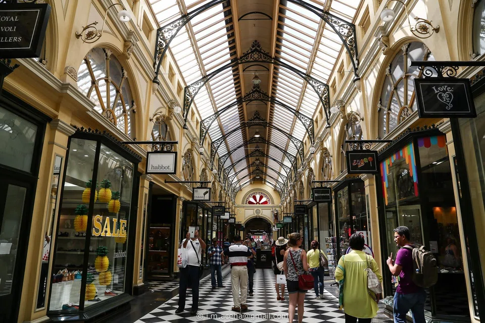 Like many other nations, Australia has been moving away from cash payments in favour of digital transactions, with Reserve Bank of Australia data showing that the use of banknotes for transactions is down.