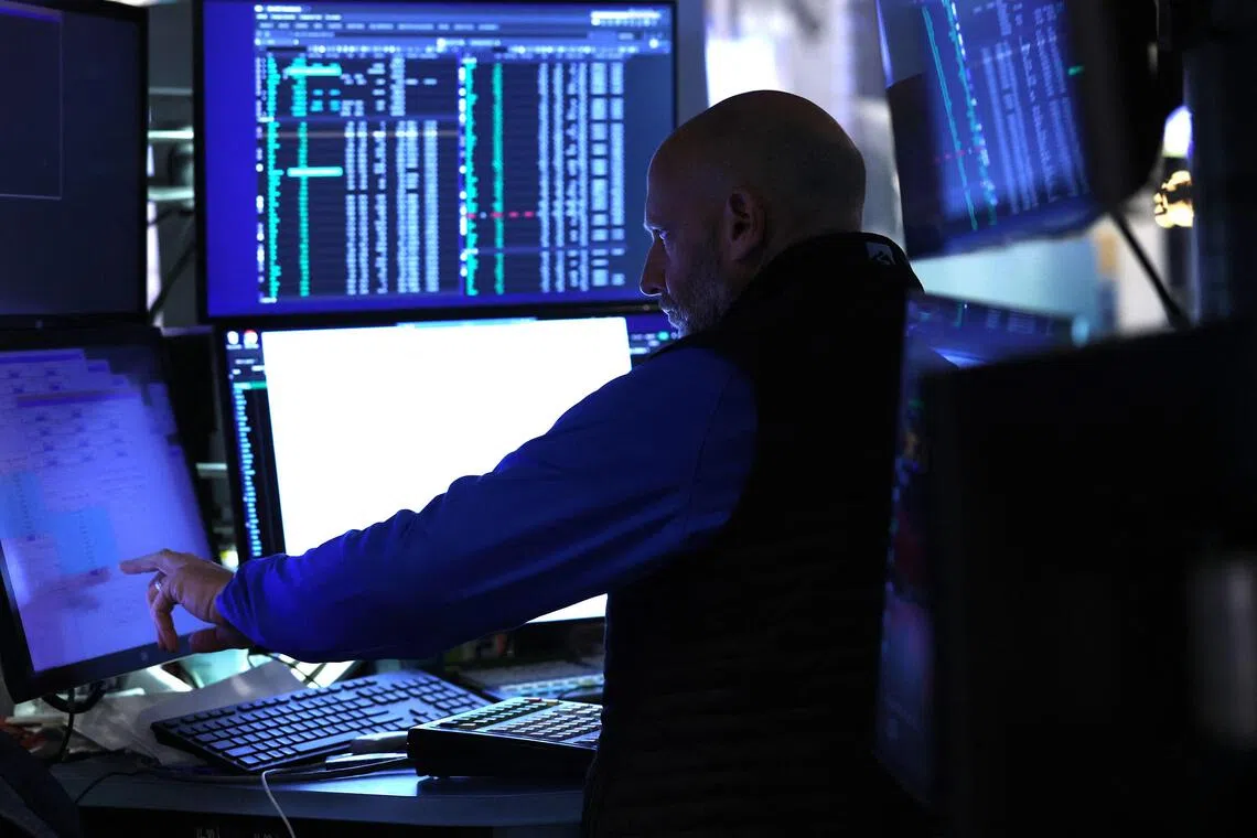 All three major US stock indices close nominally lower, snapping a five-session rally, but logged weekly gains.