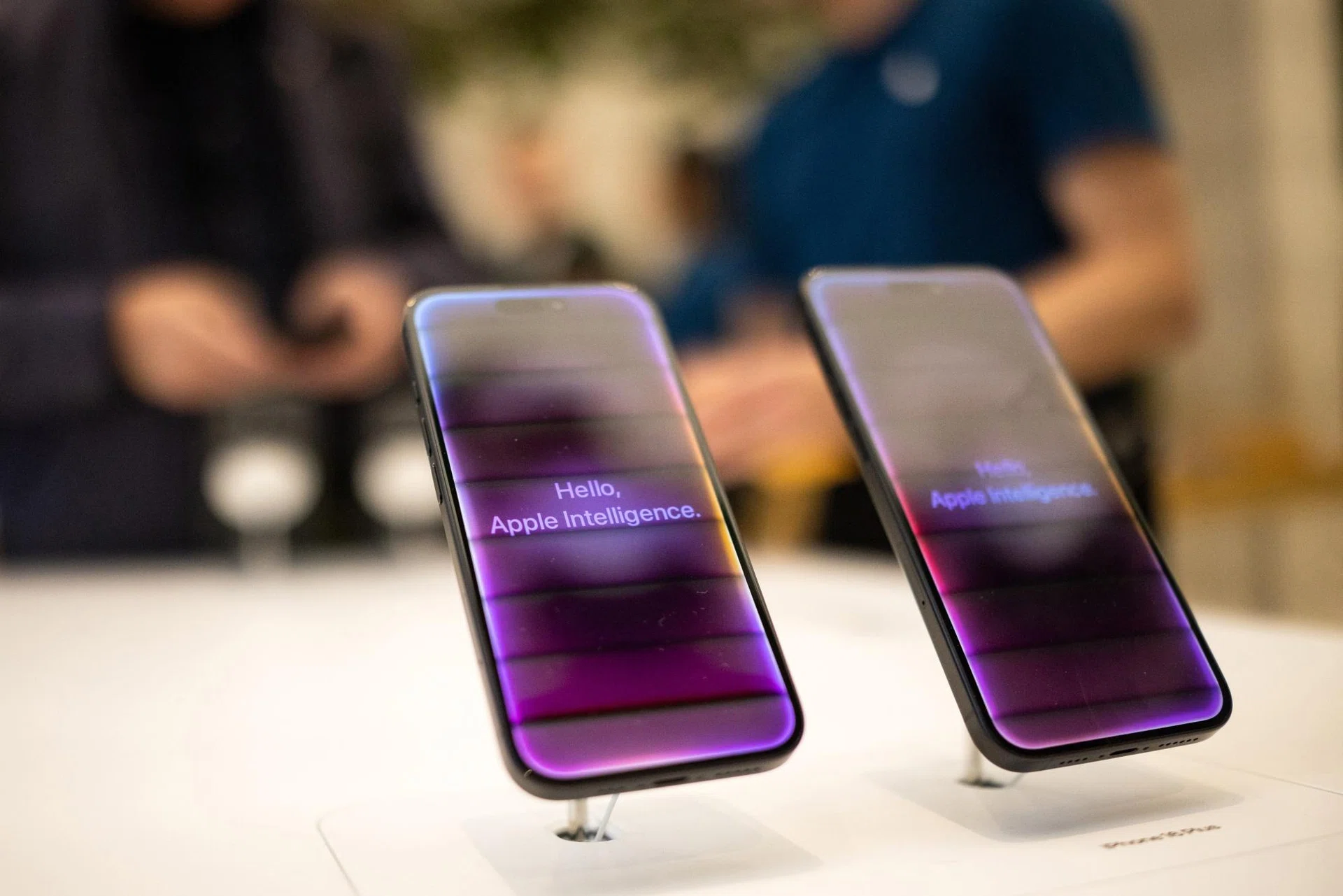 Apple loses more AI researchers and a Siri executive in latest departures