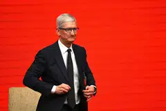 Apple CEO Cook will also meet users of Apple products to better understand how they are employed, online newspaper VietnamNet said.
