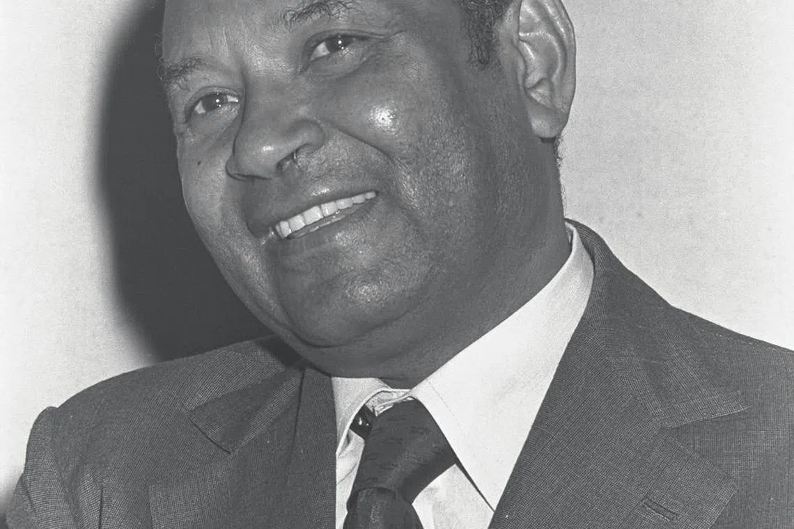 Amadou Mahtar MBow, who served as director-general of Unesco from 1974 to 1987, was a symbolic figure in Senegal and the wider African continent, where he championed the causes of education and peace.