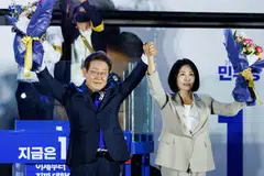 (From left) Democratic Party presidential candidate Lee Jae Myung  and his wife Kim Hye Gyeong celebrate at the party's headquarters in Seoul, South Korea, June 4, 2025. 