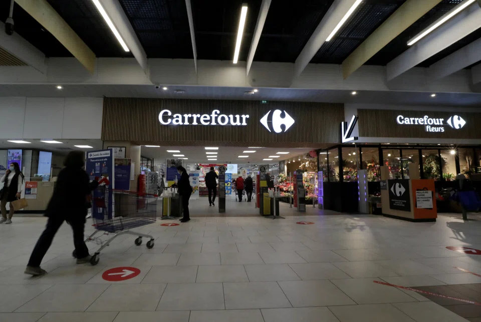 The France watchdog asked the Commercial Court in Rennes to declare several clauses of the contracts binding the franchisees and the Carrefour Group null and void, and to impose a financial penalty on the group.