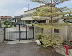 The home is located in a so-called good class bungalow area, designated for opulent mansions. 