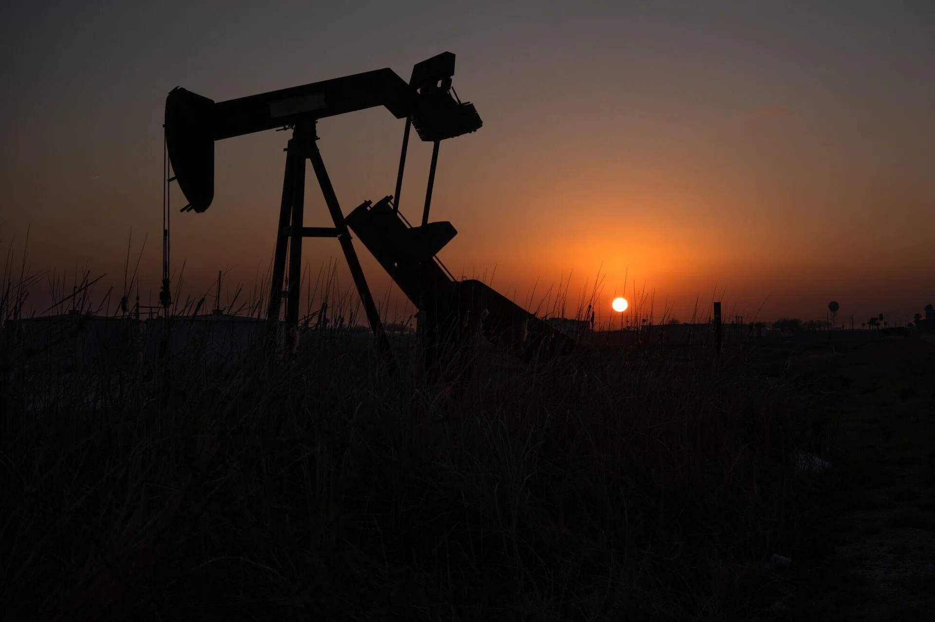 Oil settles up 9% as Iran vows to keep Strait of Hormuz closed - The ...