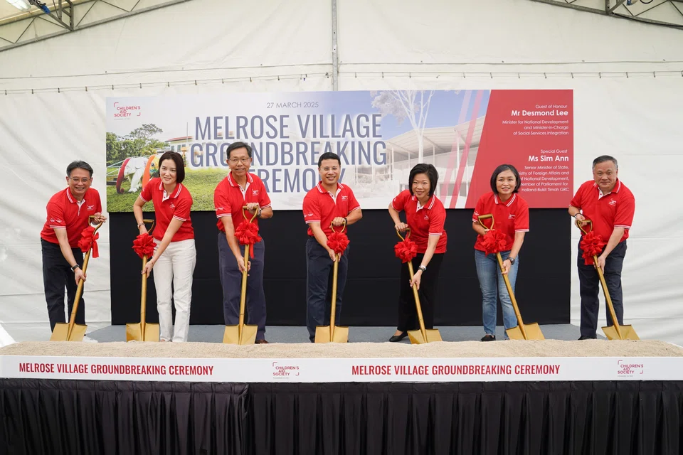 From left: Alvin Goh, CAS executive director; Elaine Low, Low Tuck Kwong Foundation chairperson; John Lim, Children’s Aid Society; Desmond Lee, minister for national development; Sim Ann, senior minister of state; Dawn Ng, Melrose Village Project Taskforce chair; and Stephen Yeap, CAS vice-chairman.