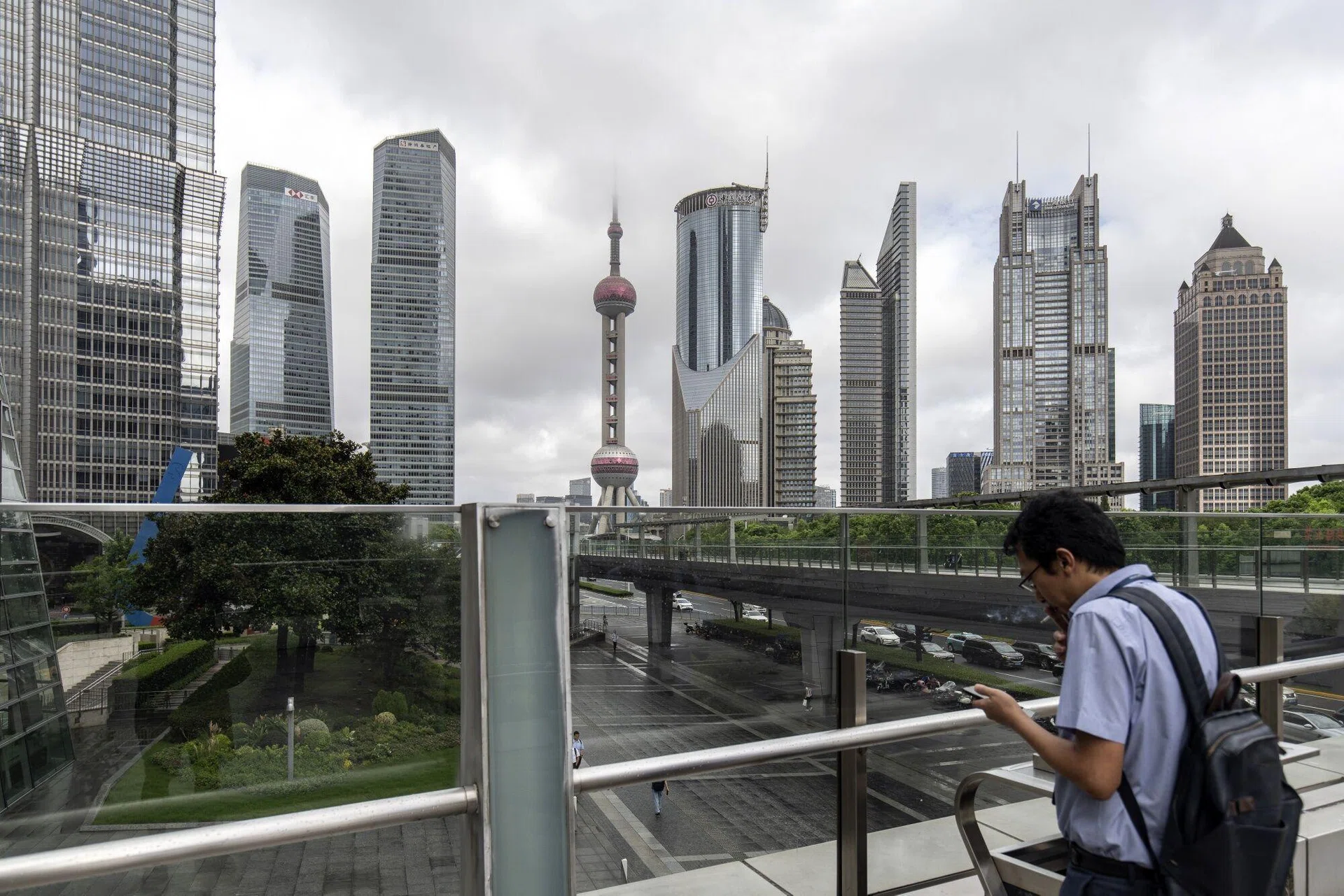 BlackRock fund gives up China towers after opting to miss loan - The  Business Times BlackRock fund gives up China towers after opting to miss loan - The  Business Times