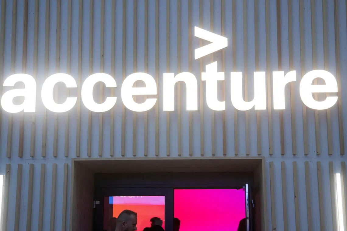 Accenture reported fourth-quarter revenue of US$16.41 billion, compared with analysts expectations of US$16.38 billion.