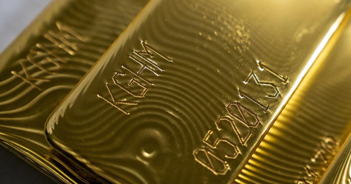 Gold falls to July low as inflation concerns weigh before Fed