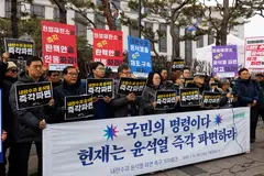 Hours before the trial began, protesters – both for and against the president – gathered outside the court surrounded by police buses and personnel in a heightened security.