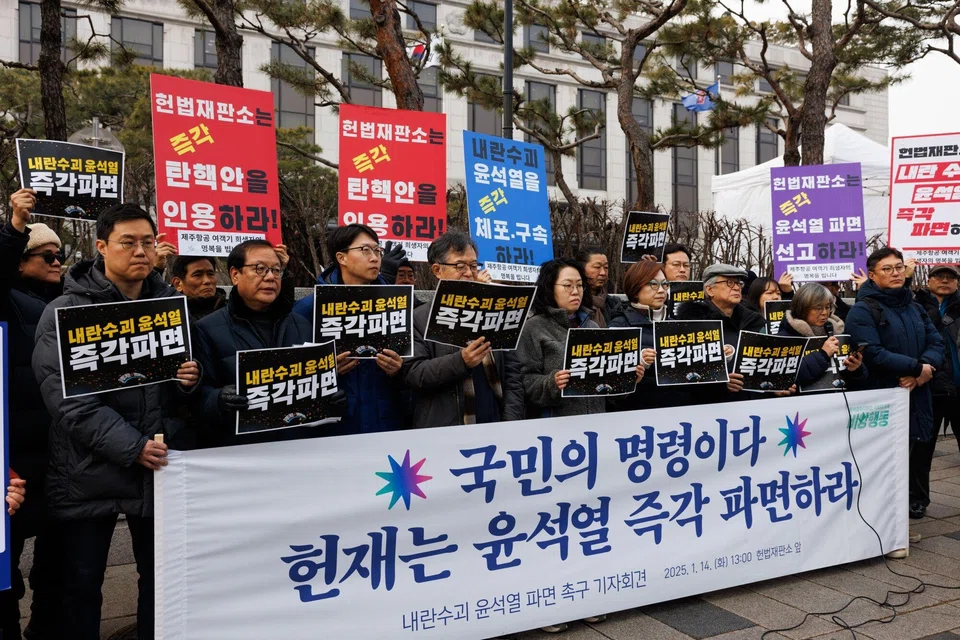 Hours before the trial began, protesters – both for and against the president – gathered outside the court surrounded by police buses and personnel in a heightened security.