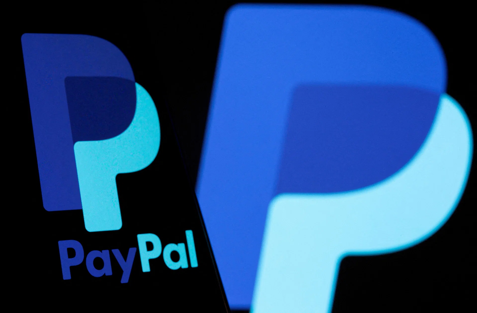 PayPal sees 2026 profit below estimates, names Enrique Lores as CEO