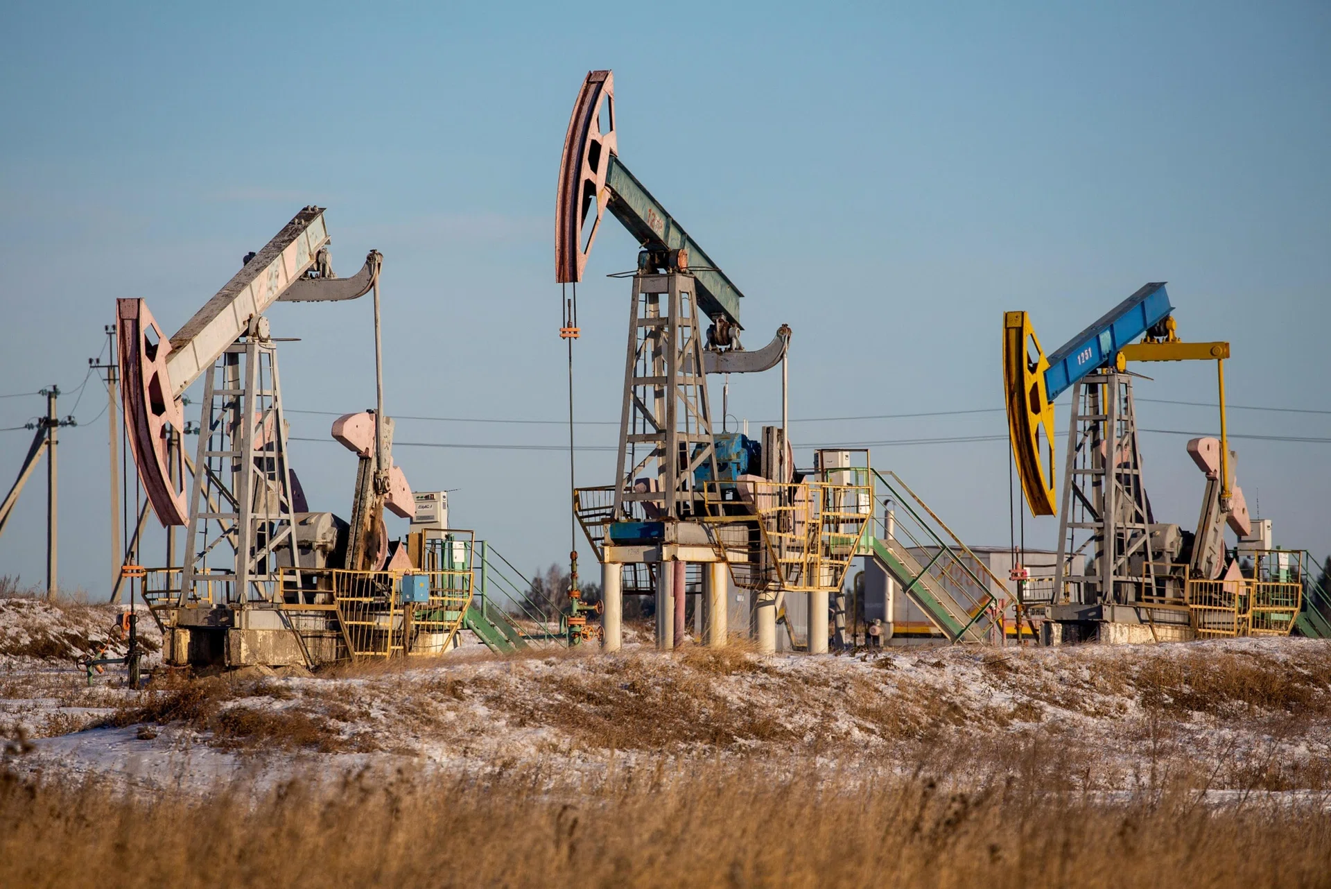 Oil falls to two-week low as Gulf supply outlook improves - The Business Times