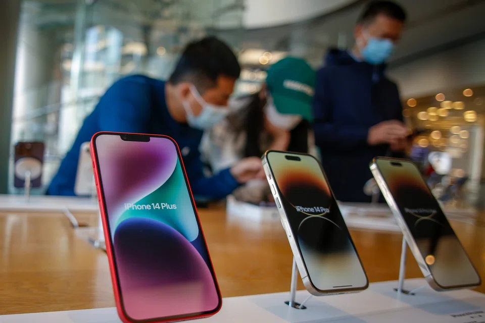 APPLE Inc warned of lower iPhone 14 Pro and iPhone Pro Max shipments as Covid-19 restrictions temporarily disrupt production at an assembly facility in Zhengzhou, China. 