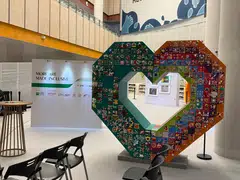 OpenHeart is a mosaic sculpture composed of 240 tiles decorated by 250 participants from four social service agencies that UOL supports and UOL staff.
