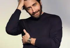 Jake Gyllenhaal wears a previous generation of the Santos de Cartier.