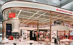 Towering in the heart of T3’s transit area, the new store – by far the largest of Lotte Duty Free’s in the world – sports an 8-metre LED media wall and an all-glass facade.