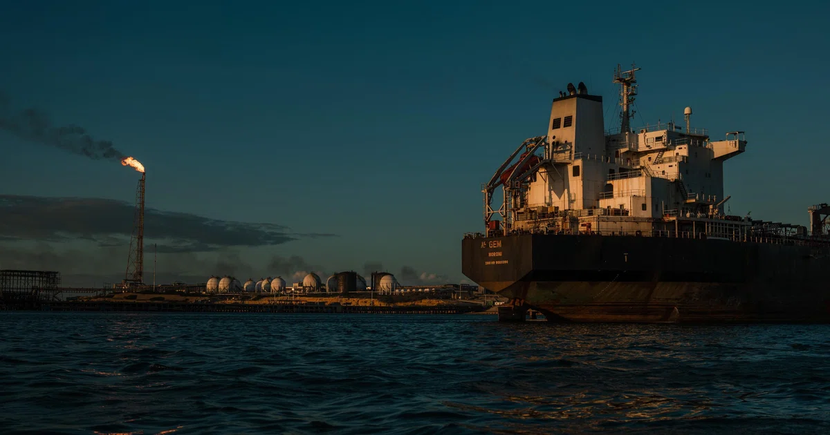 US allows dark-fleet oil tankers to shed sanctions amid bid to boost oil supply