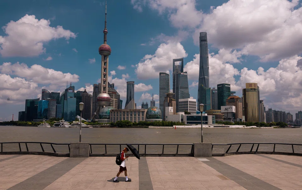 Chinese bonds have beaten major global peers this year as prolonged economic weakness and a slowdown in consumer spending drive bets for more monetary easing. 