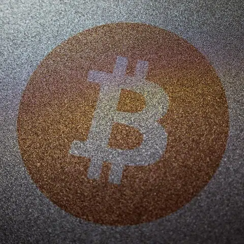 Bitcoin erases 2025 gains amid macro concerns