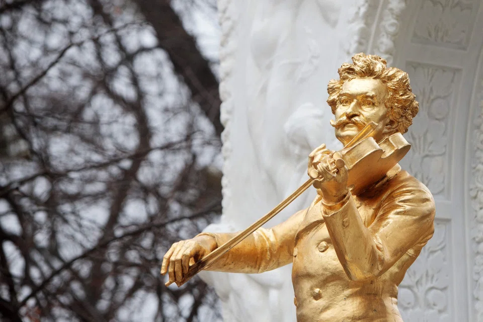 Johann Strauss II’s persistent popularity lies in the catchy tunes he composed to cheer up people, his great-grand-nephew Eduard Strauss says.