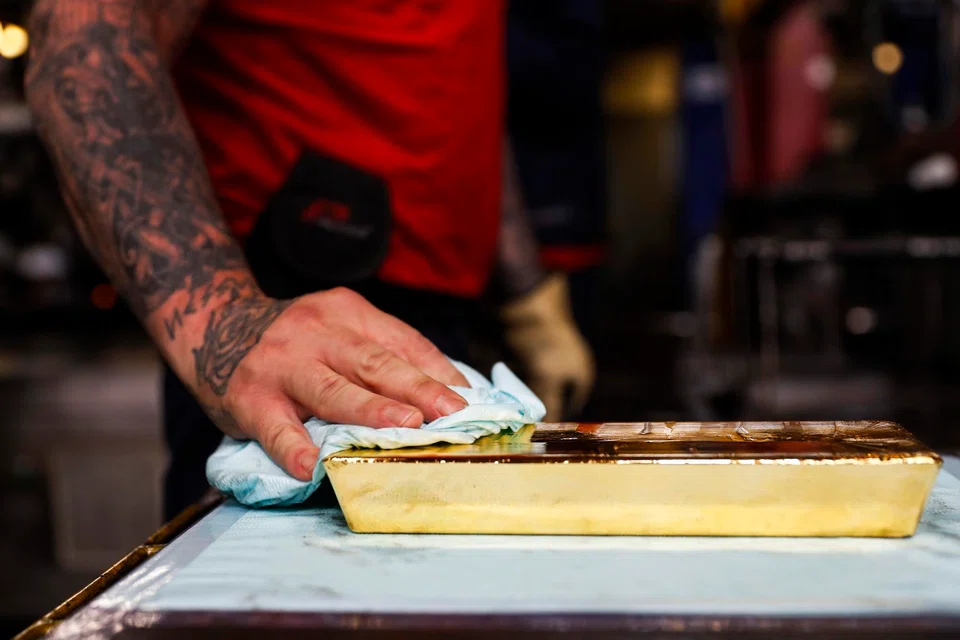 The precious metal has held above the US$5,000-an-ounce level, finding some support as a haven asset during a period of geopolitical and trade upheaval. 