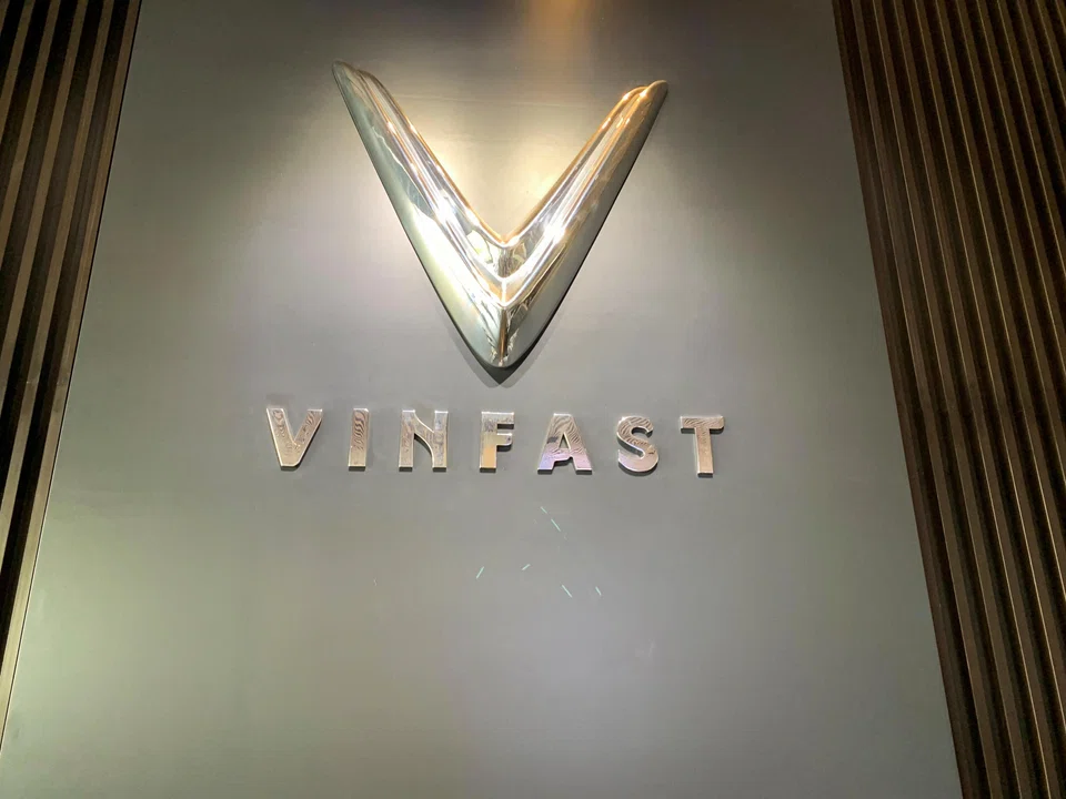 VinFast reported on Wednesday (Apr 17) a net loss of US$618.3 million in the first three months of this year, decreasing 12.3 per cent from the fourth quarter.