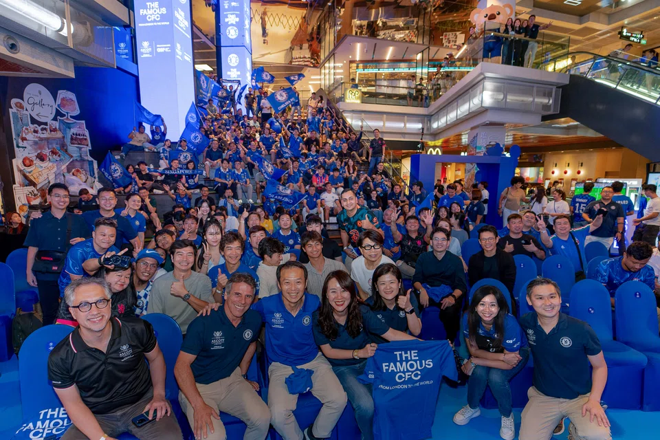Gianfranco Zola (front row, second from left) joined 250 Chelsea fans at Funan to catch the live screening of the club's game against Aston Villa on Dec 1.
