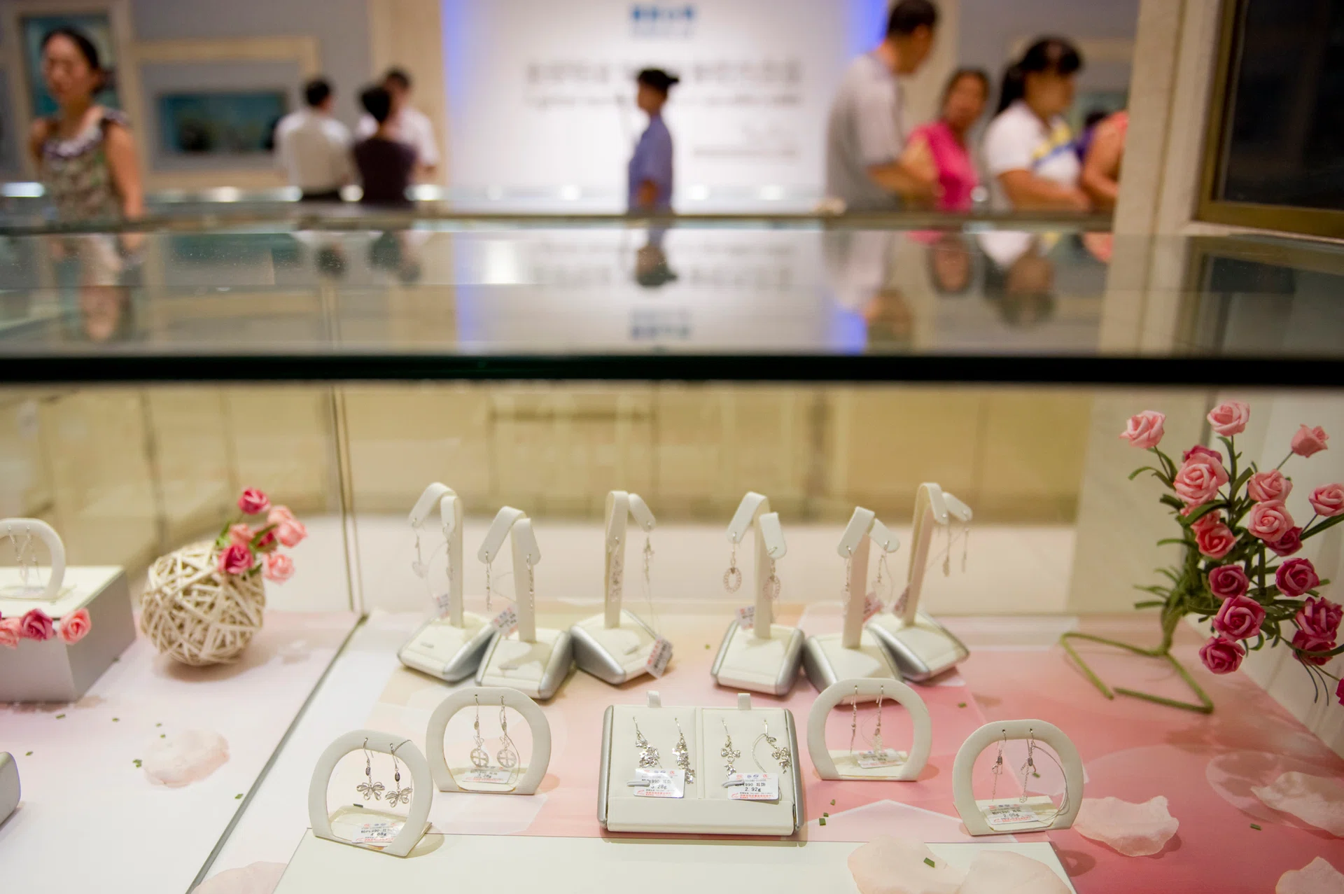 China scraps platinum tax break for state-owned giant