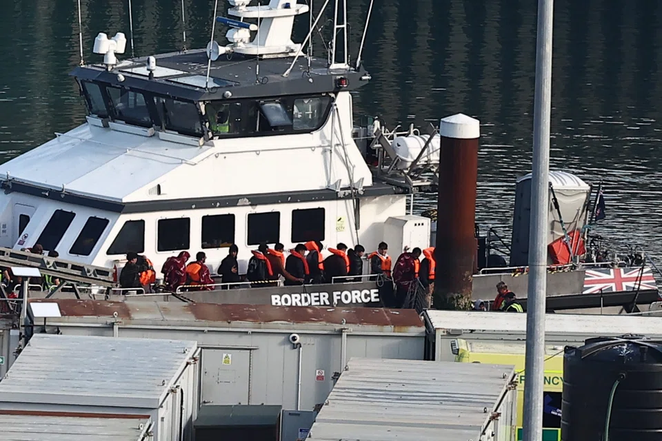 Migrants picked up at sea attempting to cross the English Channel from France, disembark from a Border Force vessel after it arrived in Dover, Britain, Sep 19, 2025. British interior minister Shabana Mahmood will on Monday announce that migrants would have to make social security contributions, claim no benefits, have a clean criminal record and volunteer in their community in order to stay.