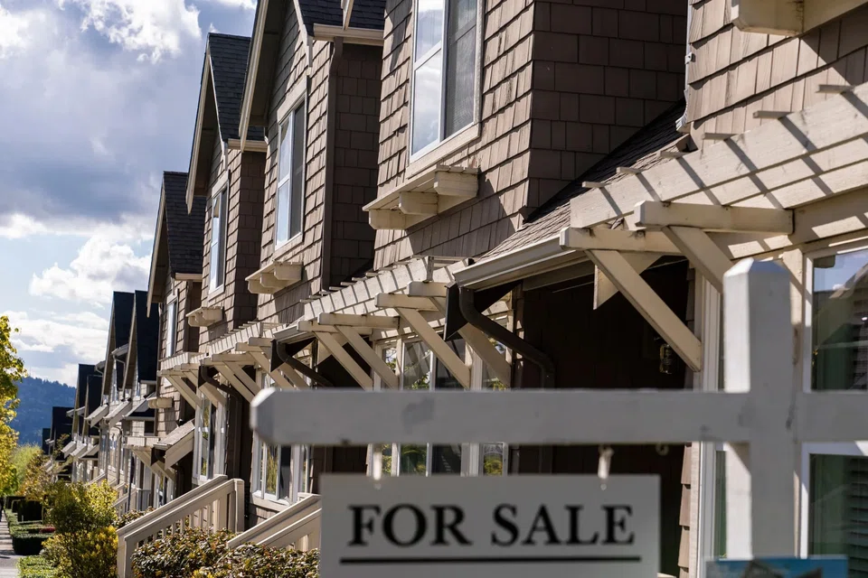 The contract rate on a 30-year fixed mortgage held at 6.52 per cent.