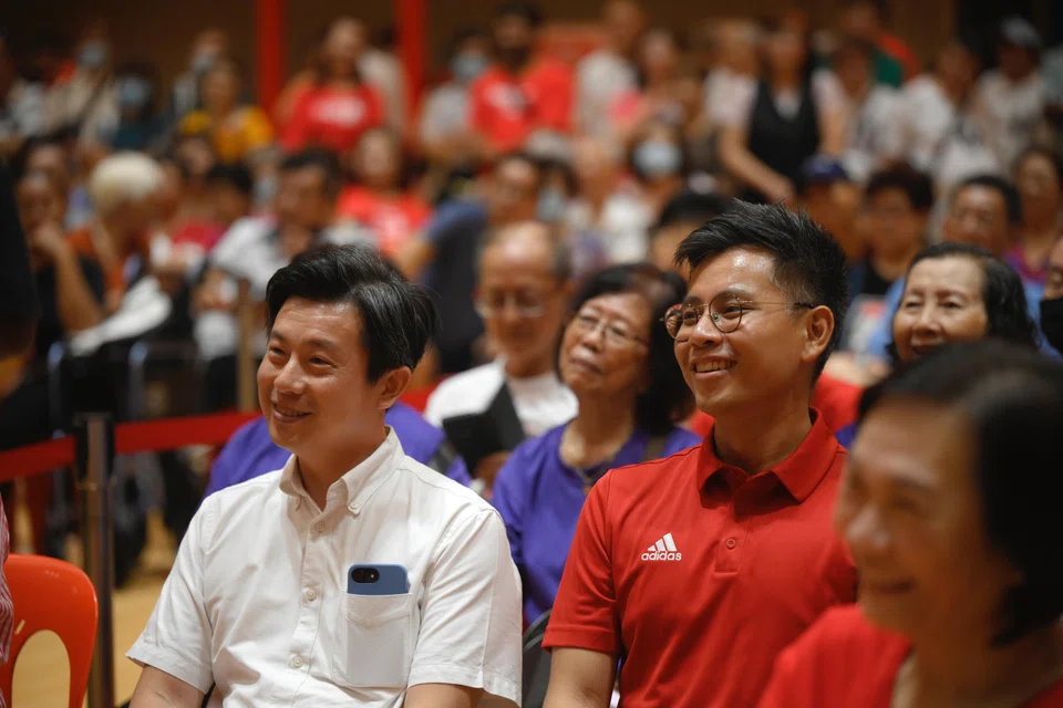 Gabriel Lam (left), chief operating officer of Shalom International Movers, and Ng Shi Xuan, director of battery company Powermark Battery and Hardware, at the OCBC SeniorCare event at Bukit Canberra.