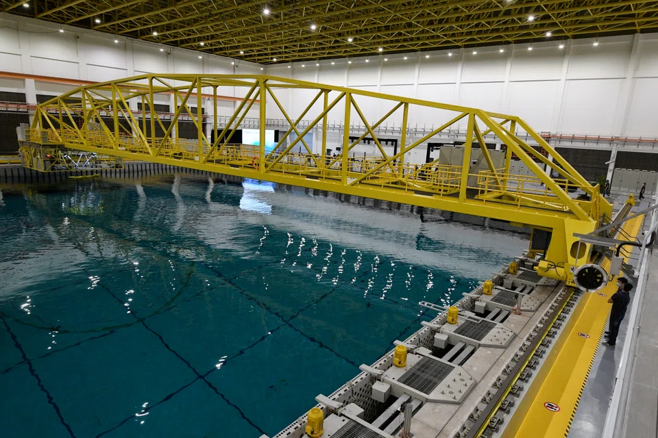 The ocean basin facility has an effective test area of 60 by 48 metres and a variable depth of up to 12 metres. It holds the equivalent of 15 Olympic-sized swimming pools of water. 