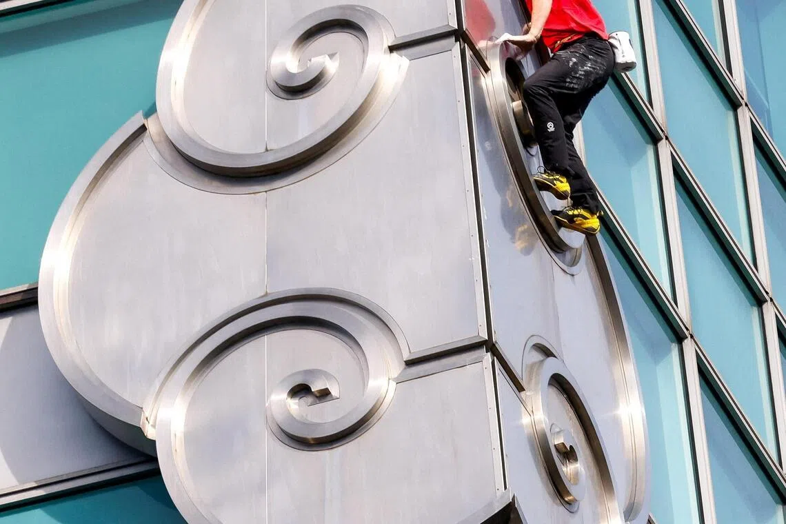 Climber Alex Honnold free soloing Taipei 101 Skyscraper in Taipei, Taiwan, January 25, 2026 REUTERS/Ann Wang