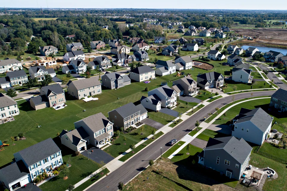 The contract rate on a 30-year fixed mortgage decreased eight basis points to 6.94 per cent in the week ended Jun 14