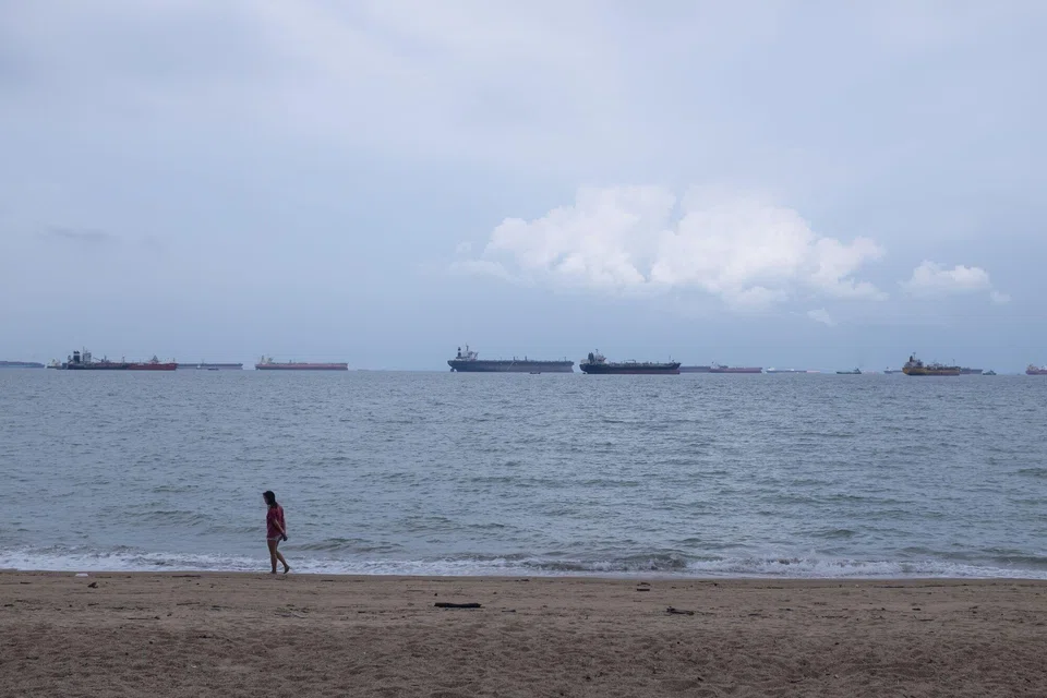 Singapore has more than 300 km of coastlines, which require extensive protection infrastructure.