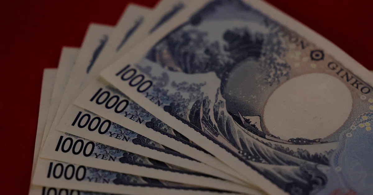 Yen set for biggest rally in a month as investors seek safe havens ...