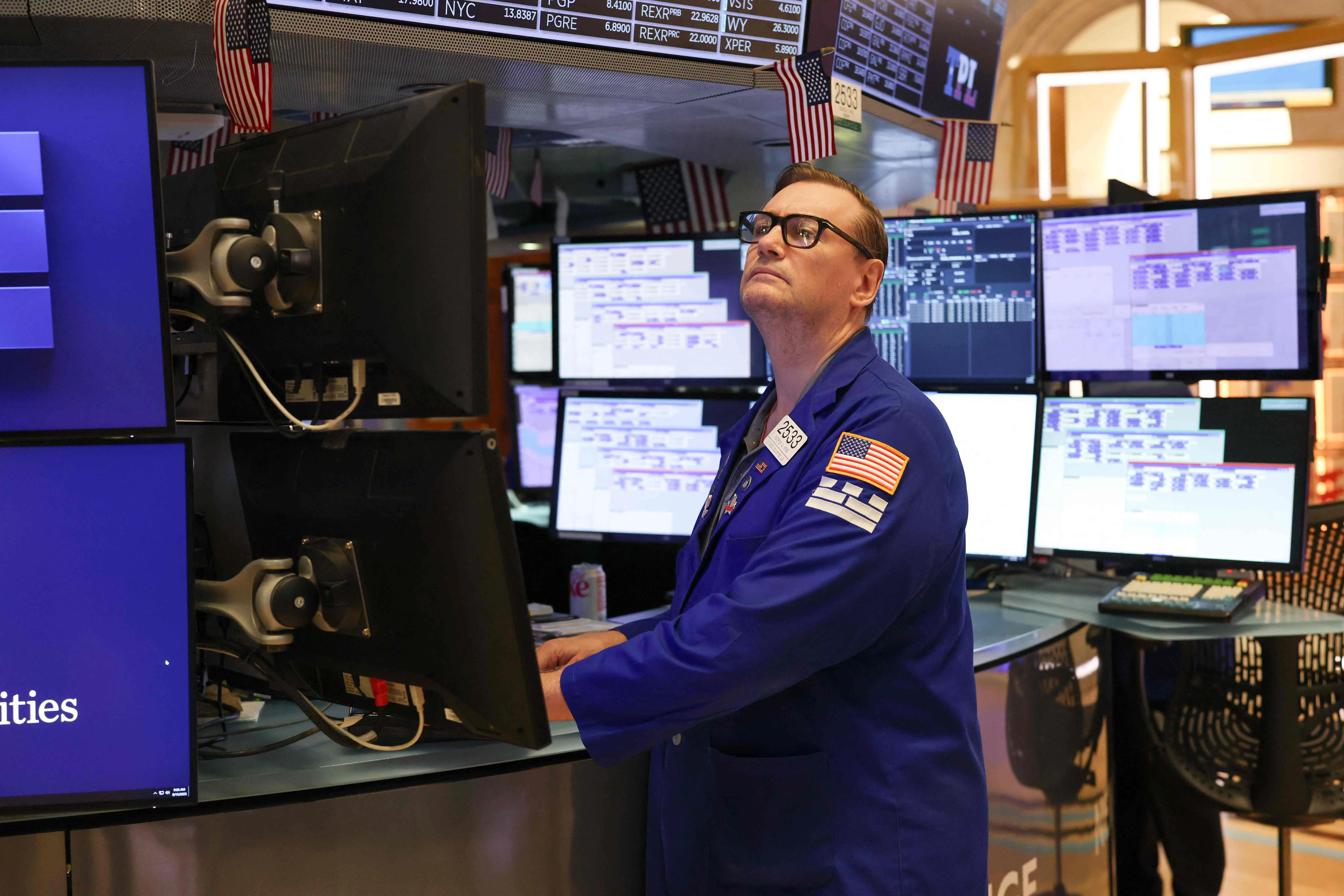The S&P 500 rose 3.2 points, or 0.05 per cent, to 6,590.66​, while the Nasdaq Composite rose 35.6 points, or 0.16 per cent, to 22,078.629.