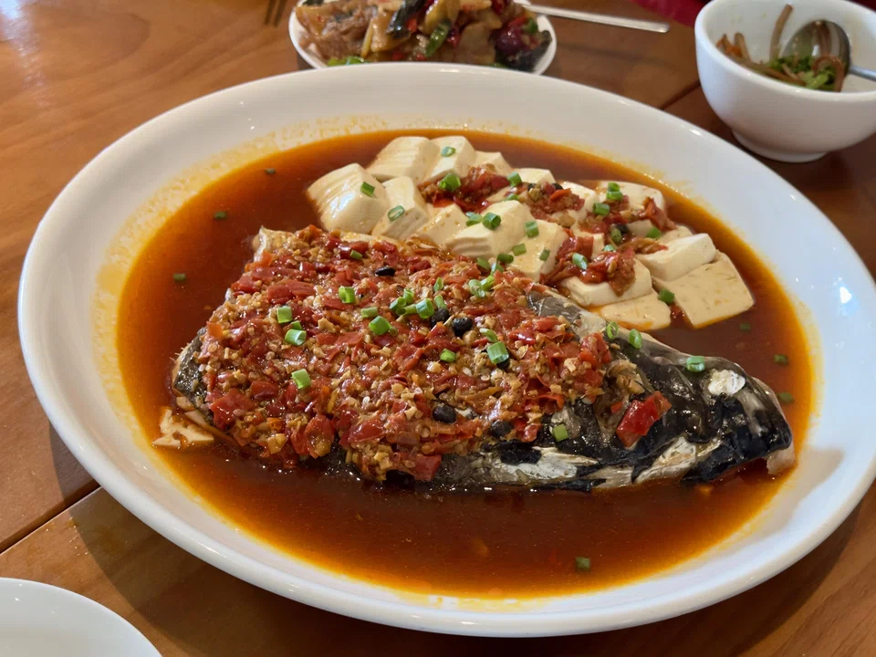 The steamed fish head topped with pickled chillies, a Hunan specialty.